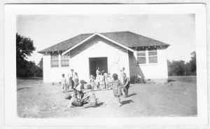 Rocky Point School House & Children.jpg (1912308 bytes)